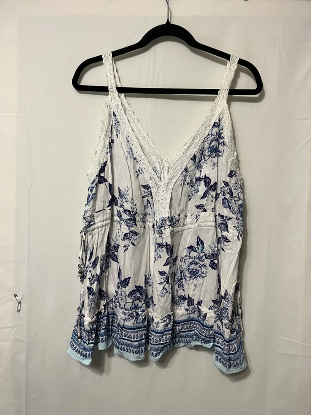 Angie White & Blue Floral Lace-Trim Camisole Tank